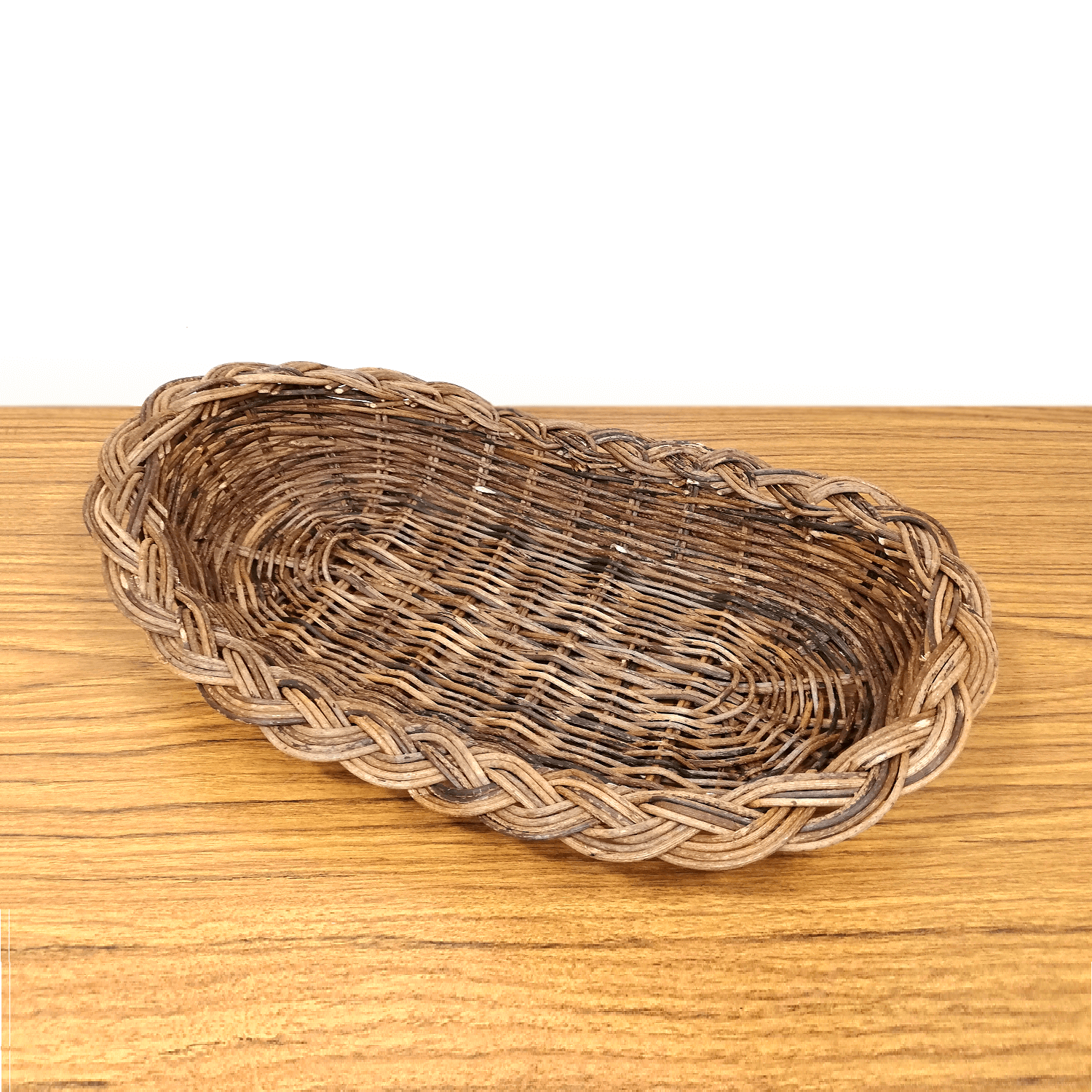 バスケット|菓子皿|パンかご|並編み|楕円形|口広|三つ編み止め|あけび蔓細工|つるかご