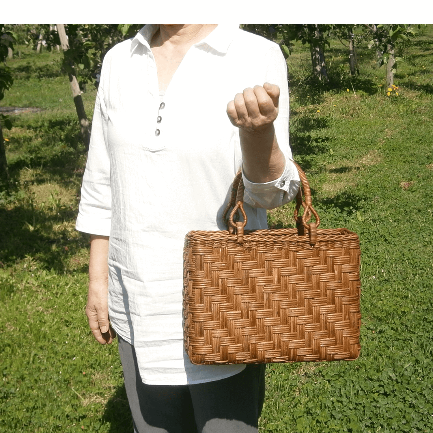 あけび-かごバッグ｜網代編み｜中サイズ｜四角底｜薄型｜青森県の